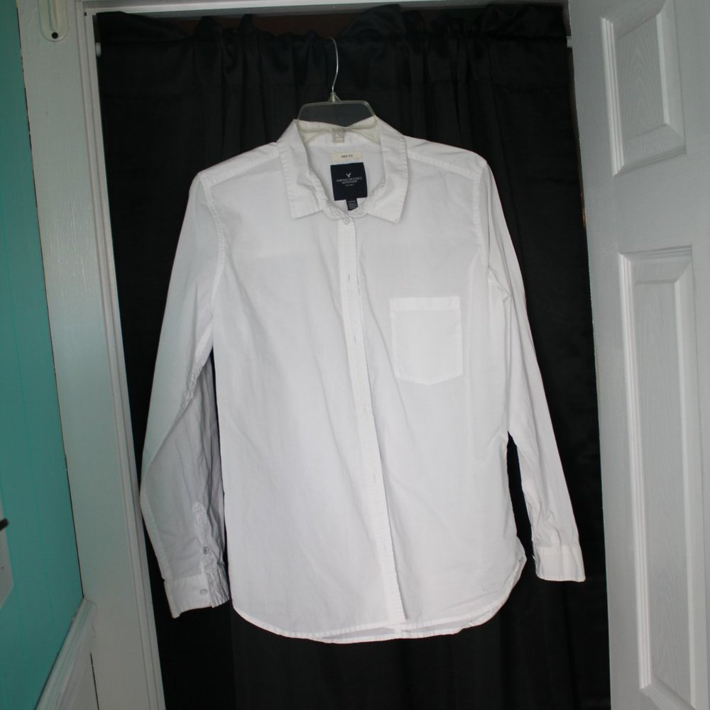 American Eagle Prep Fit White Ladies Button Down Blouse Size Medium